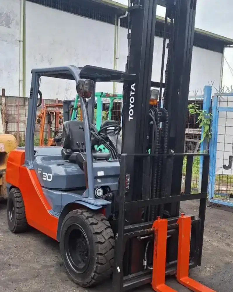 Forklift Toyota 3 Ton,Manual,Threelift 6 Meter,Tahun 2019 (Sideshif)