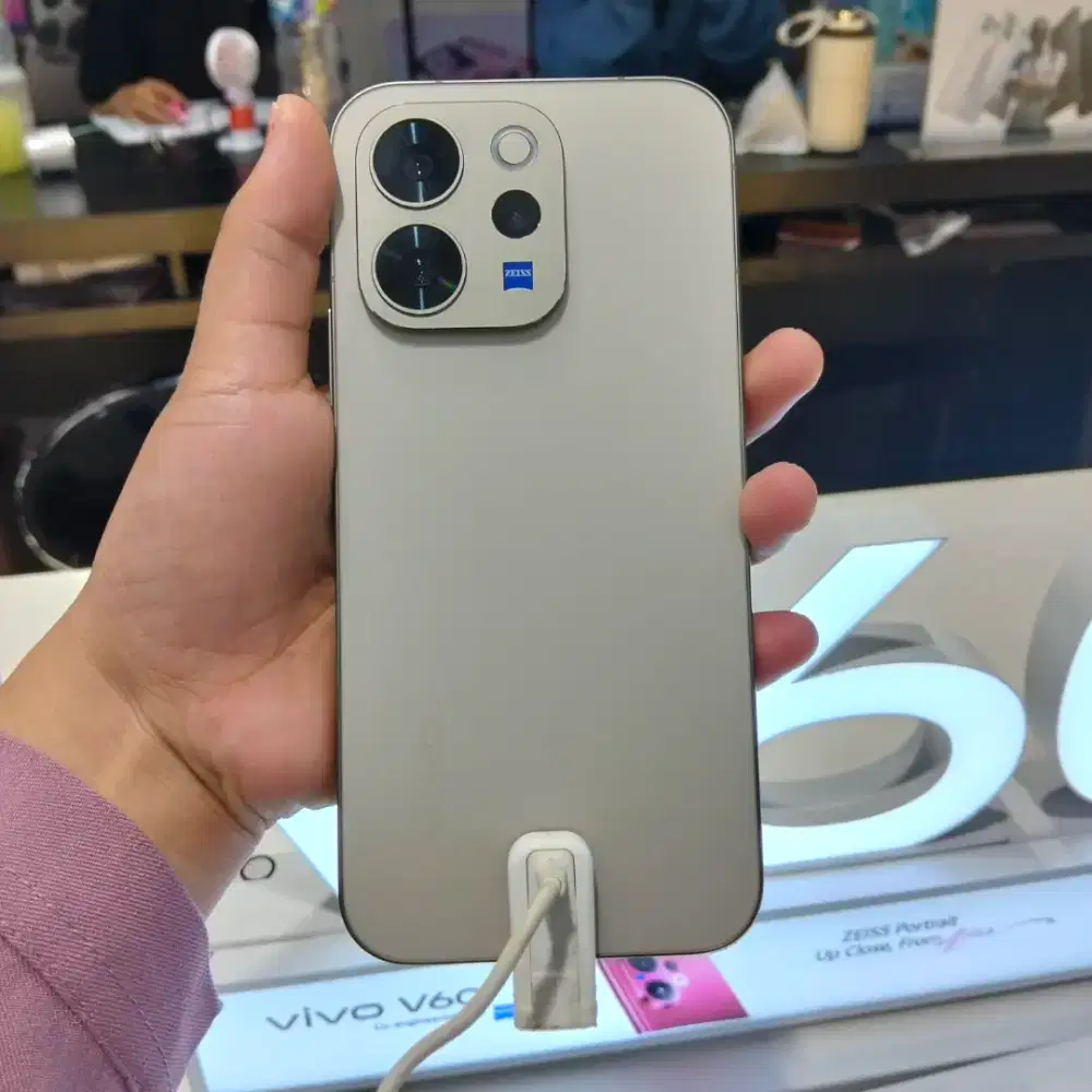 vivo v70 12+12/256 gb