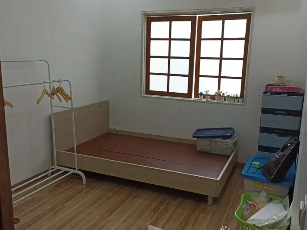 DIJUAL RUMAH BAGUS FULL RENOVASI DAN FURNISH JARANG ADA DI TAMAN SURYA 5