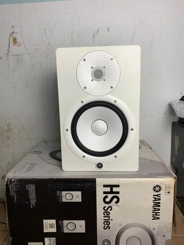 Speaker Monitor Yamaha HS 8 (Putih)