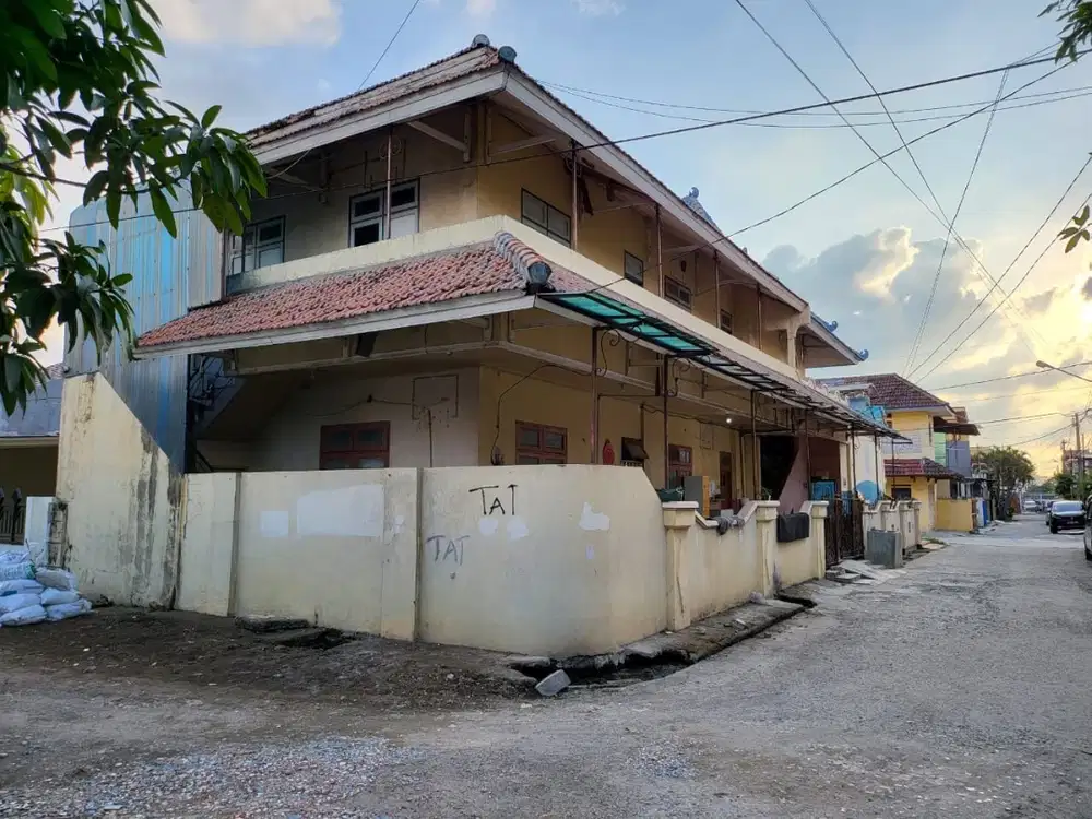 DIJUAL MURAH RUMAH 3 LANTAI JALAN APEL BEKASI! LOKASI STRATEGIS