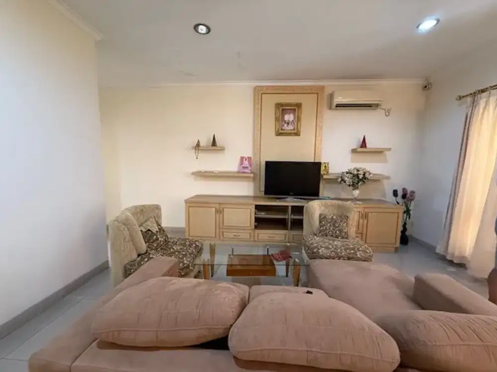 Disewa rumah PIK Florence furnish 4KT uk 200m at Jakarta Utara