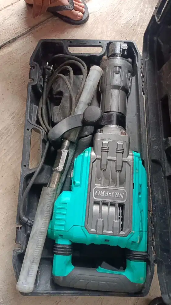 Sewa jackhammer bobok beton dan aspal