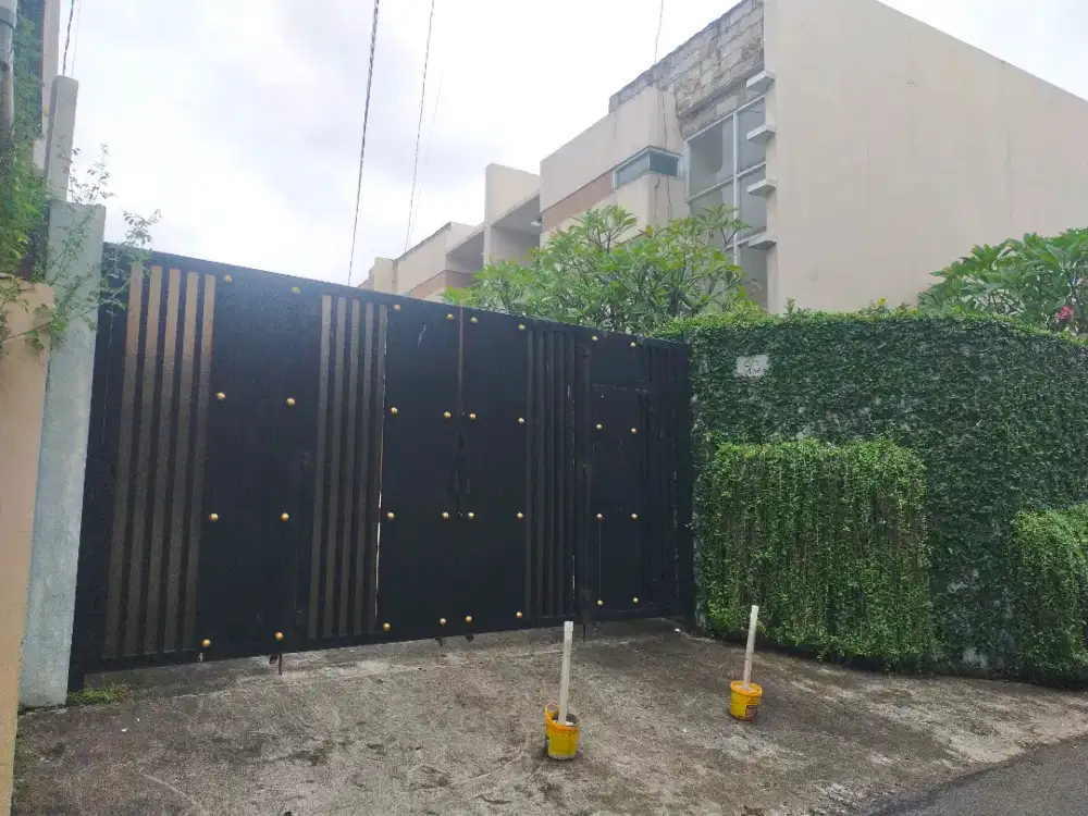 Rumah dijual Dalam komplek nyaman penghuni hanya 5 rumah