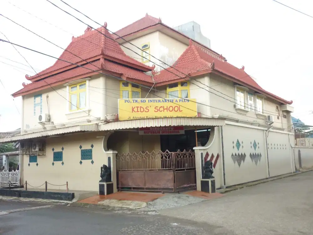 DIJUAL RUMAH KOMERSIAL 3 LANTAI SUPER LUAS JALAN ALPUKAT RAYA BEKASI!