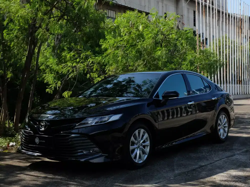 Toyota Camry 2.5 V at 2021 2022