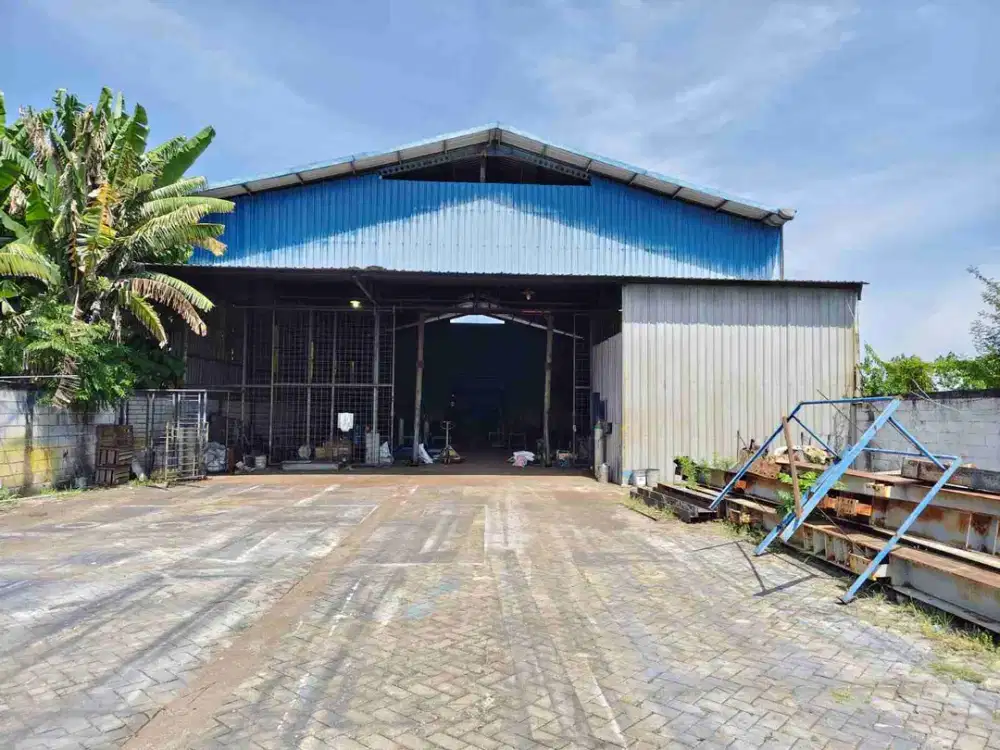 Dijual via lelang gudang bluru kidul  lokasi strategis