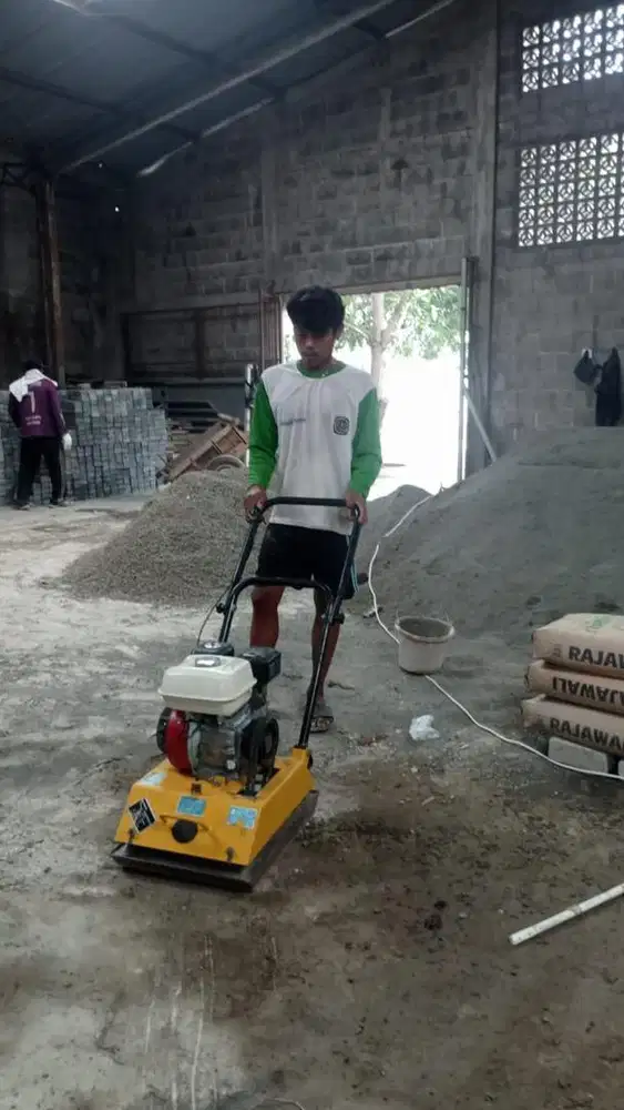 Sewa stamper kodok pemadatan paving blok