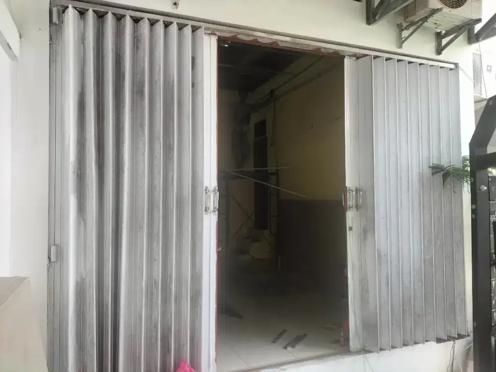 Rolling door bahan besi kuat