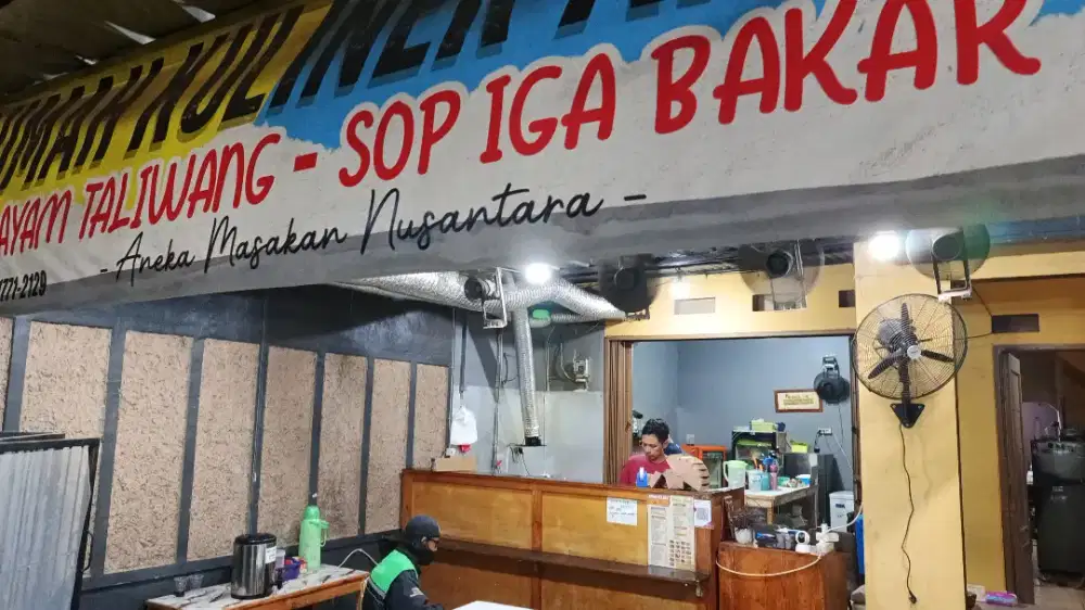 Dicari karyawan wanita dan pria posisi helper dan masak