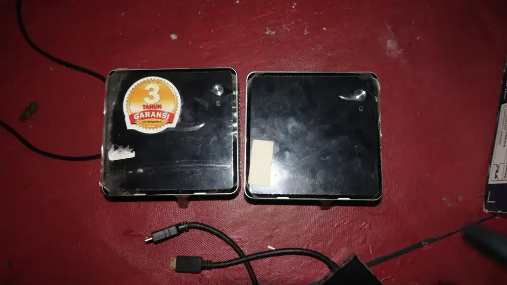 Mini pc Intel nuc gen 5.  Core i3 HDD 500 GB ram 4 GB