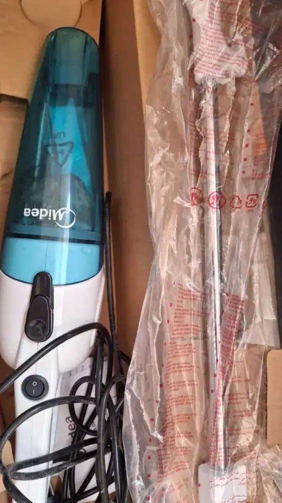 Penghisap debu midea