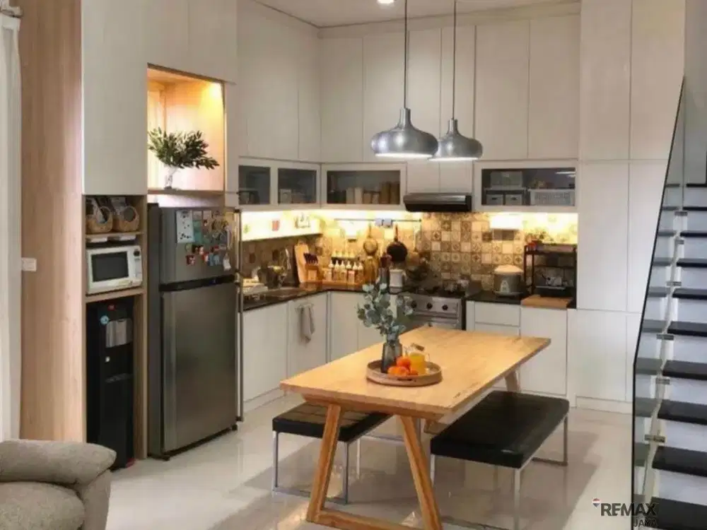 Rumah Bagus 3 Lantai Lokasi Strategis Dijual, di Denpasar Utara Area