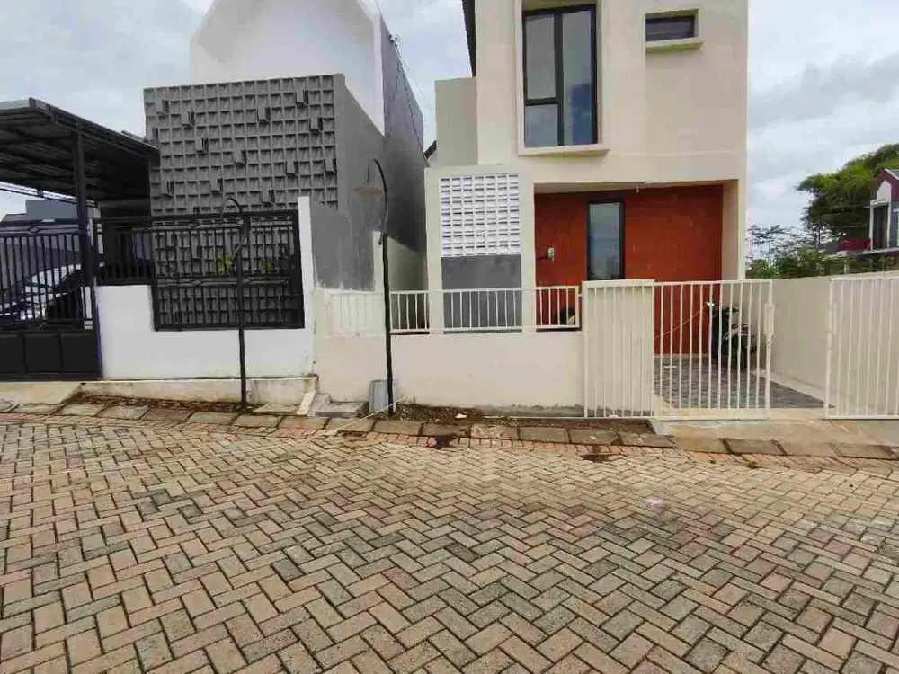 Rumah 2 lantai modern di dekat Indomart vila bukit tidar