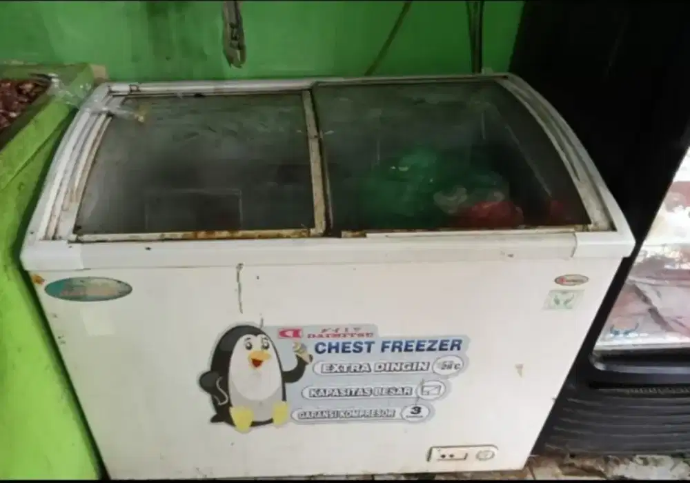 Jual cepat freezer kaca daimitsu dan gea ukuran kurleb 260/300 liter