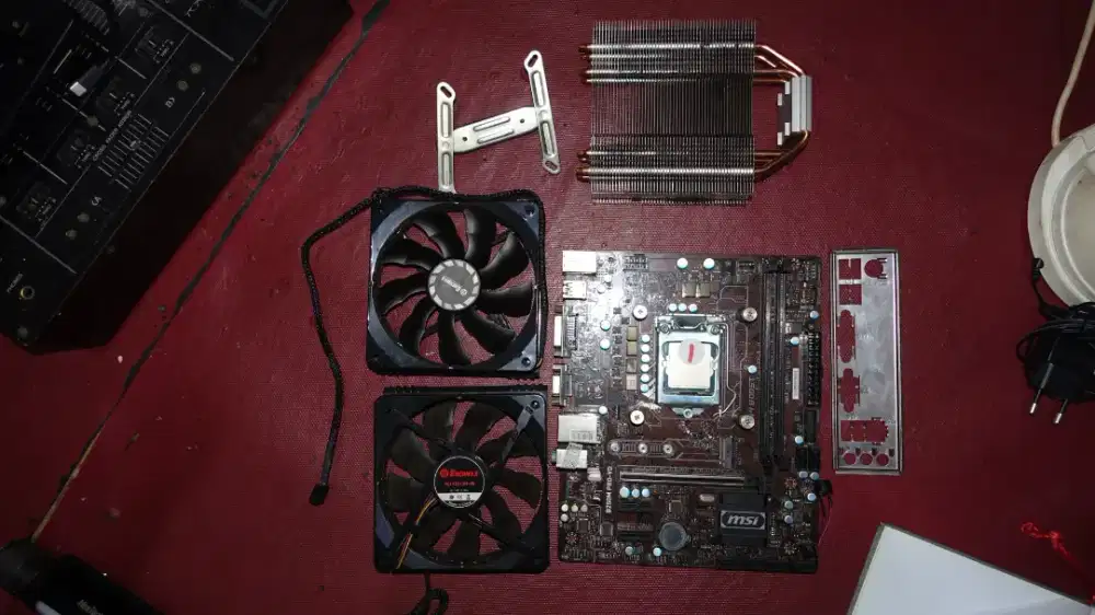 Mainboard 
msi b250m pro- vd ddr 4 ( core i7 )
