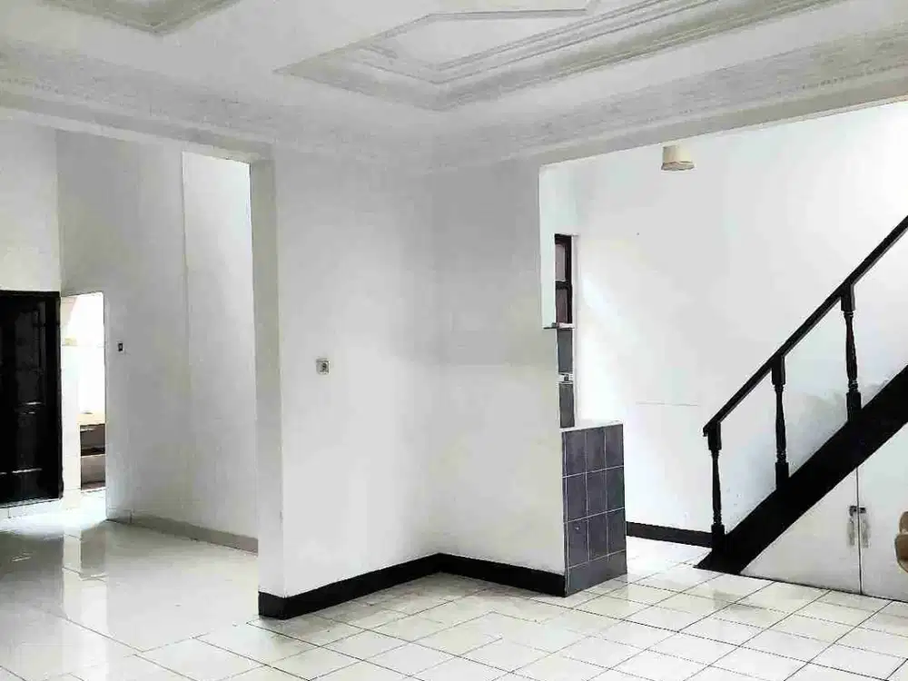 RUMAH 1,5 LANTAI SIAP HUNI, BS DI JADIKAN KOSTAN/KOBTRAKAN AREA KOMERSIL.