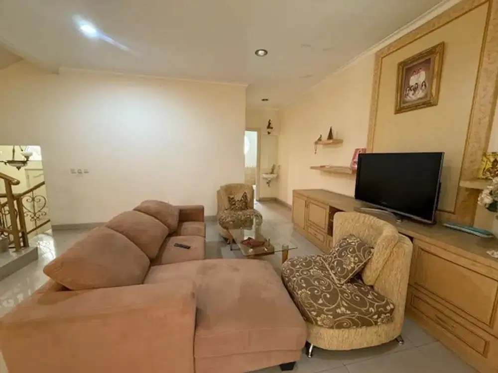 Disewa rumah PIK Florence furnish 4KT uk 200m at Jakarta Utara
