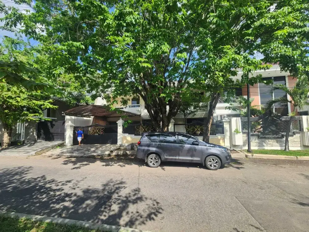 Dijual Murahh Rumah Bagus dan murah Strategis di Raya DHI, Surabaya