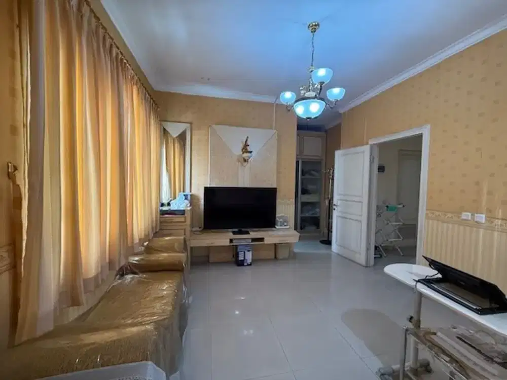 Disewa rumah PIK Florence furnish 4KT uk 200m at Jakarta Utara
