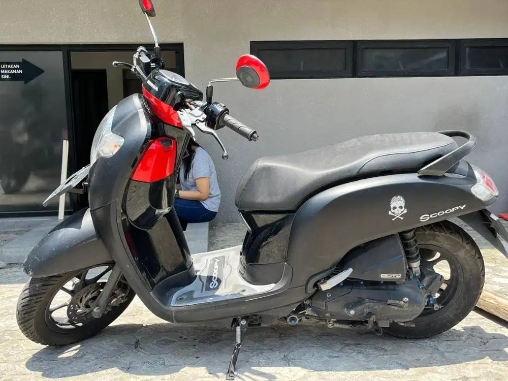 HONDA SCOOPY SPORTY 2020 HITAM MERAH – STYLISH & SIAP PAKAI!