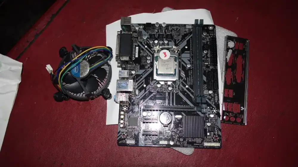 Mainboard 
 Gigabyte h310m ds2 2.0 ( core i7 8700 )