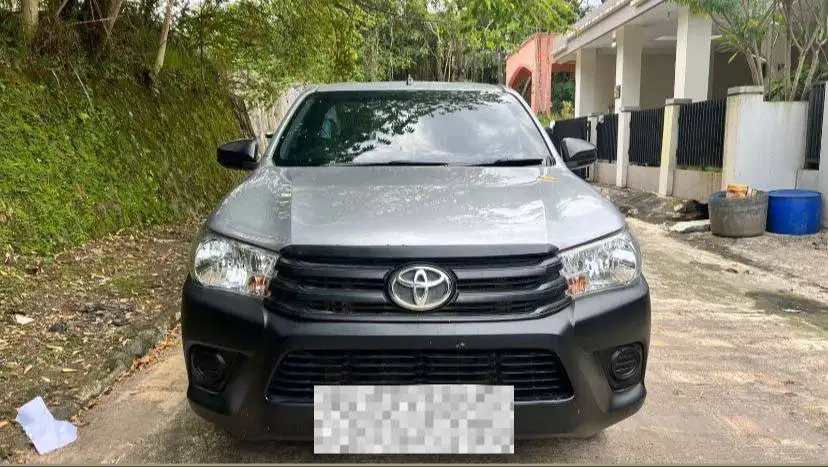Toyota Hilux Single Cabin 2.4 M/T