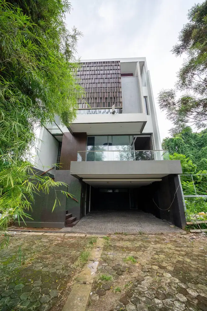 Luxury Modern Tropical 3 Lantai - 6KT/6KM, Basement Luas & ada Lift