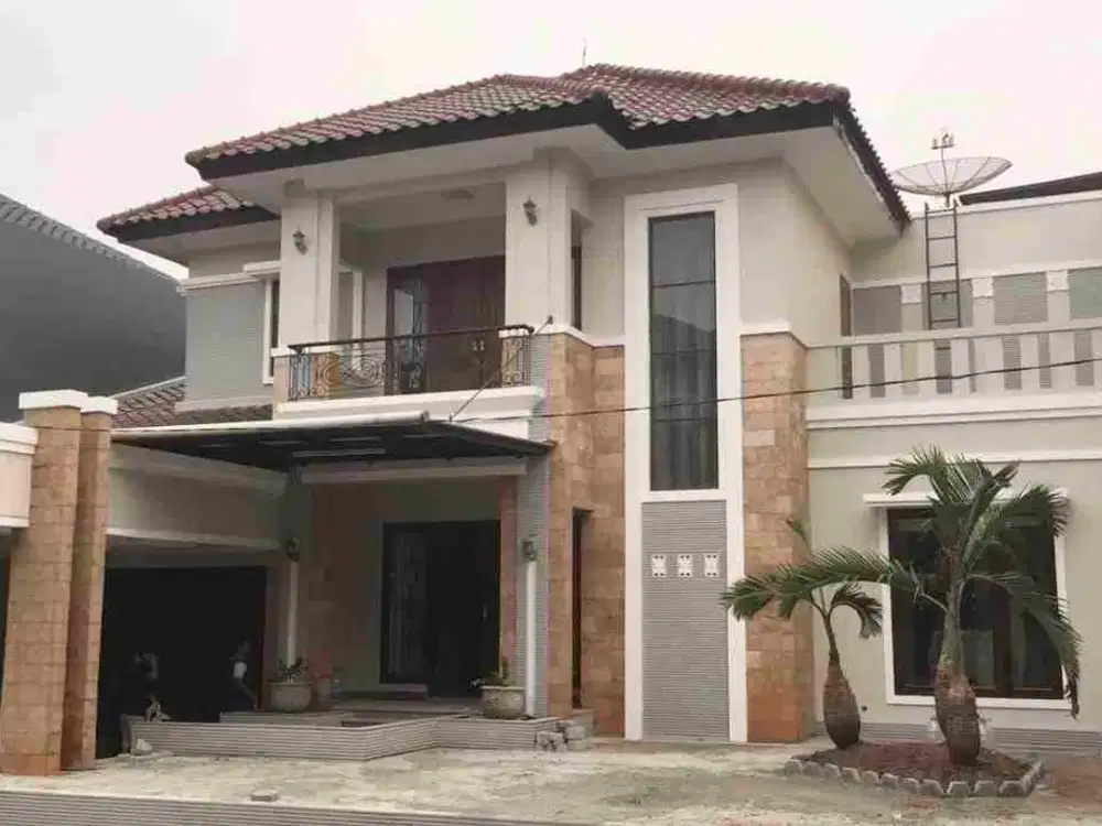Di Jual Rumah asri lt 400 m2 di hunian mewah Puri Sriwedari Cibubur 4 + 1 kt