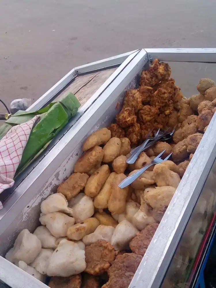 Jualan Pempek Keliling