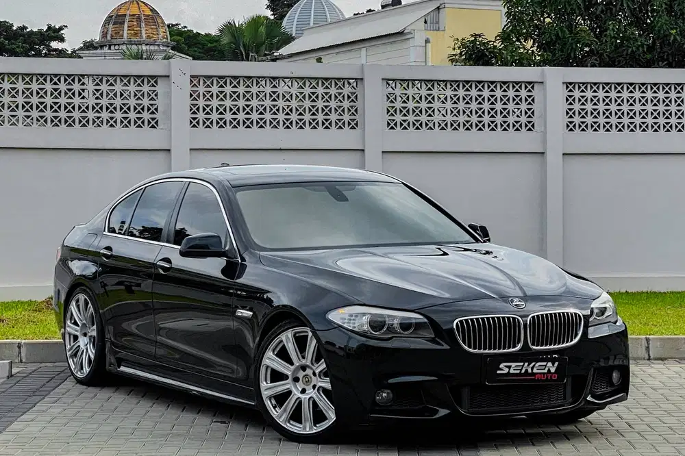 Bmw 528i 3.0 Bensin Sunroof AT Matic 2011 Hitam Metalik.