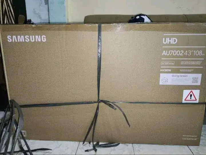 Samsung smart tv au7002 43inc HD 4K barang baru