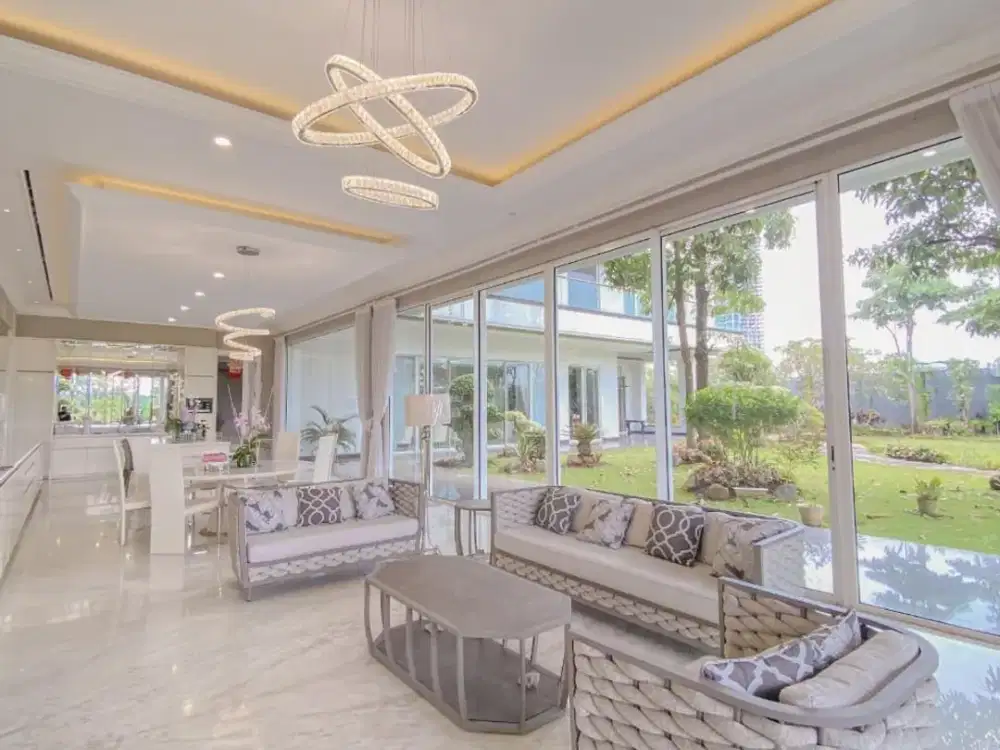 Mewah Long Golf View & Lake View Rumah Pakuwon Indah, Surabaya Barat