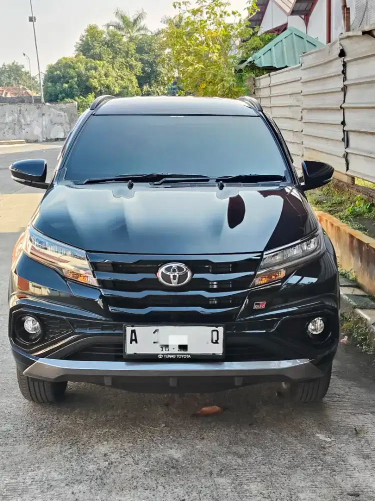 Toyota Rush GR Sport 2025 - Low KM.