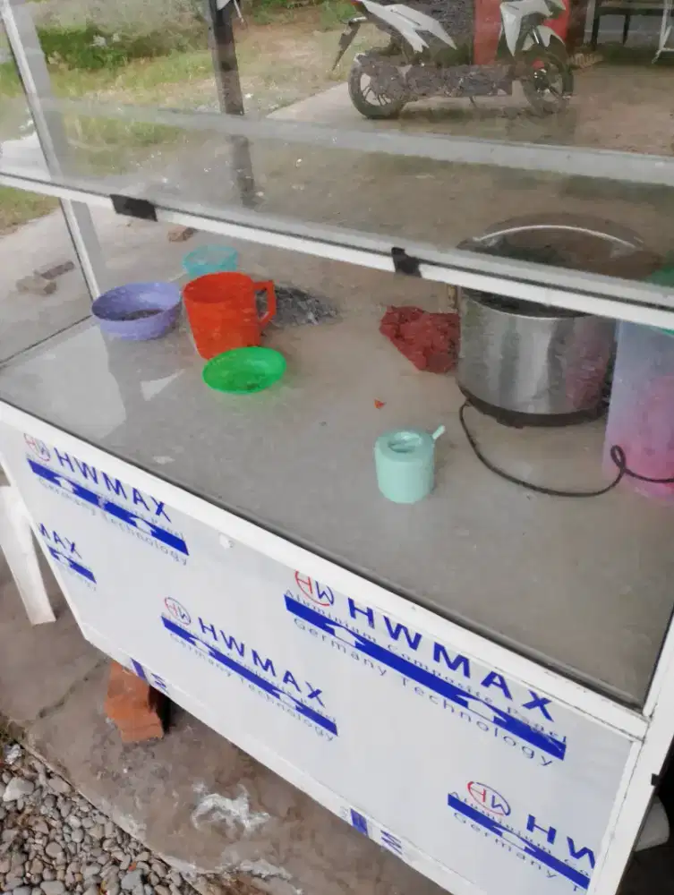 Jualan  Nasi soto di warkop