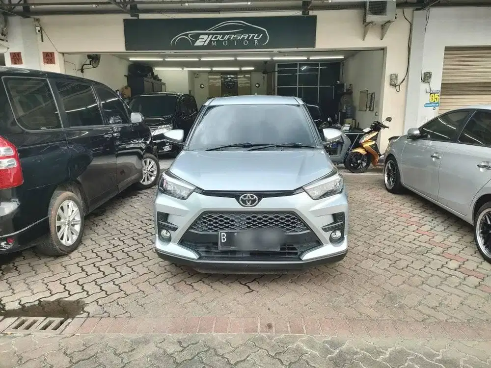 DIJUAL TOYOTA RAIZE TURBO 1.0 G AUTOMATIC 2021 SILVER NON GR TSS