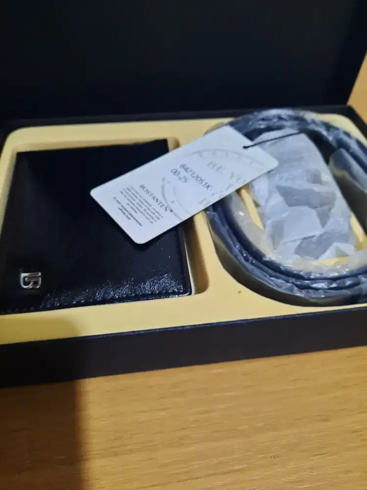 Dompet dan ikat pinggang