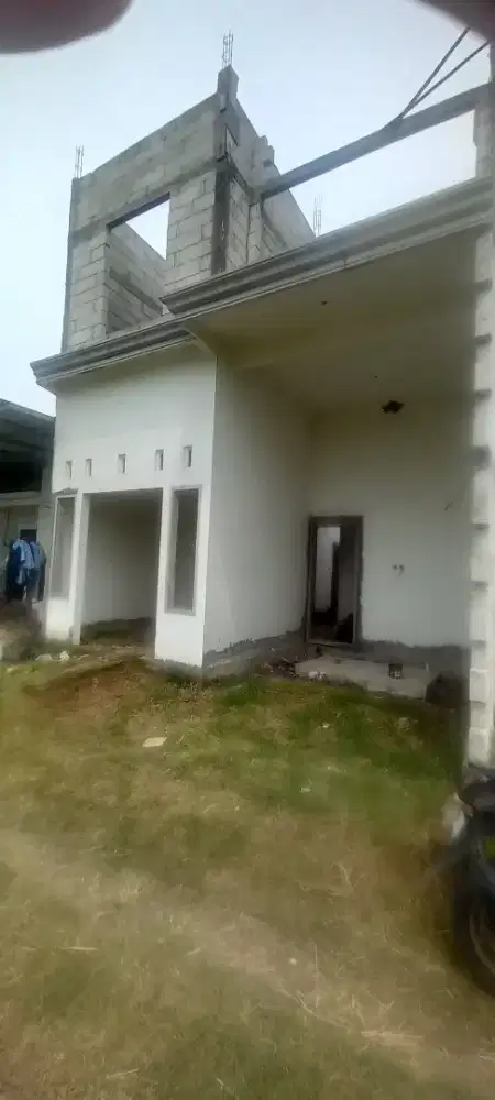 Rumah 2lantai dgn kolam renang pribadi termurah anti banjir