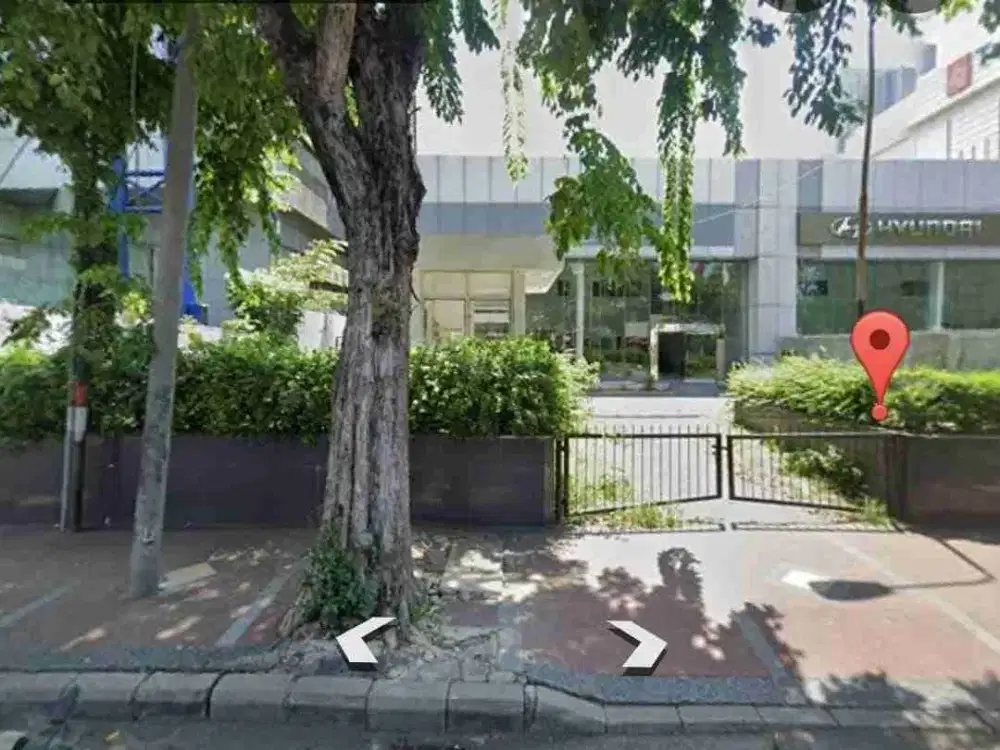 LANGKA SEWA EX SHOWROOM RAYA TUNJUNGAN SEBELAH HYUNDAI TUNJUNGAN PLAZA LUAS 2000 SEWA JANGKA PANJANG