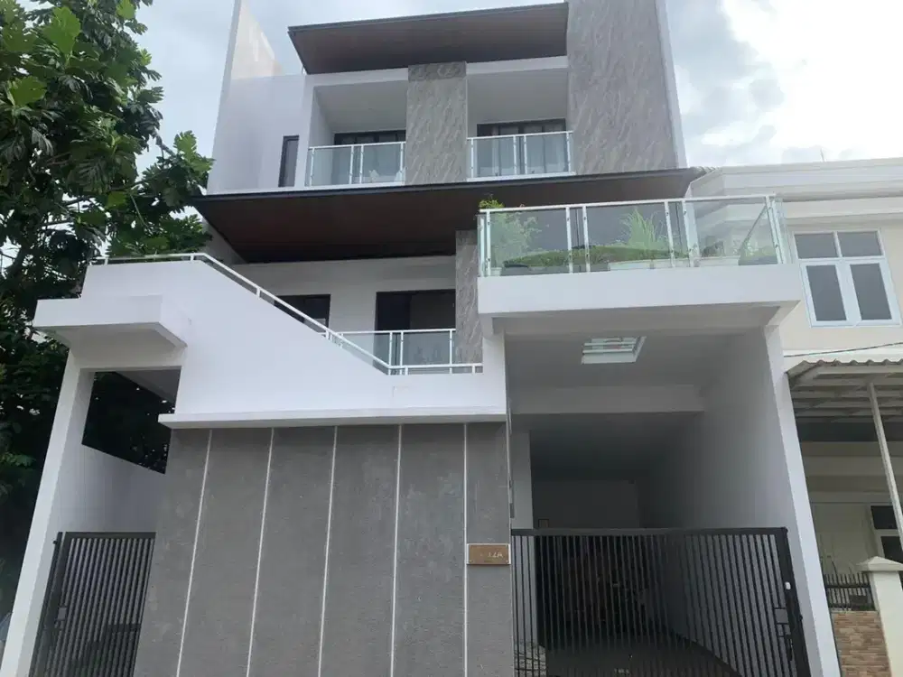 DIJUAL RUMAH BARU MINIMALIS 3 LANTAI JUAL TERMURAH DI TAMAN SURYA 3