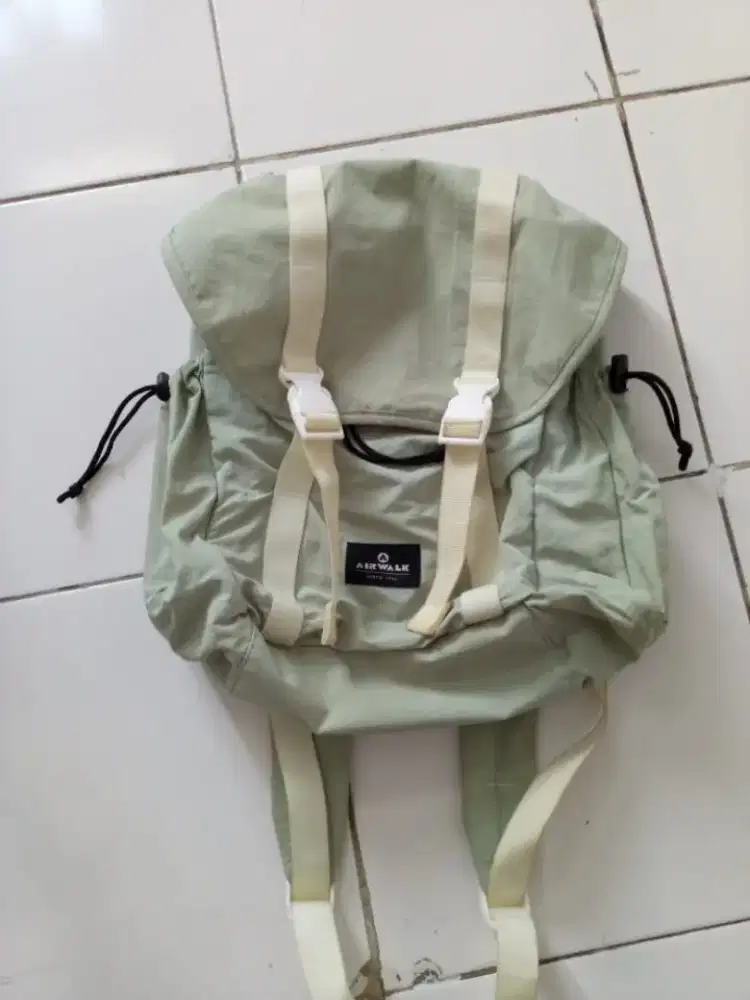 Tas airwalk seperti di foto masih bagus