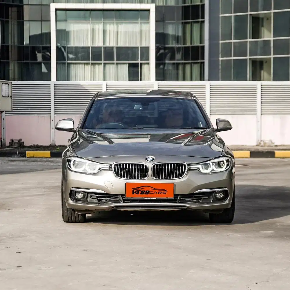 BMW 320i Luxury LCI 2.0 Matic 2018 Platinum Silver