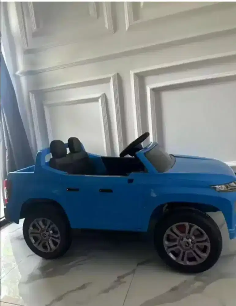 Mobil2an aki  pajero anak warna biru
