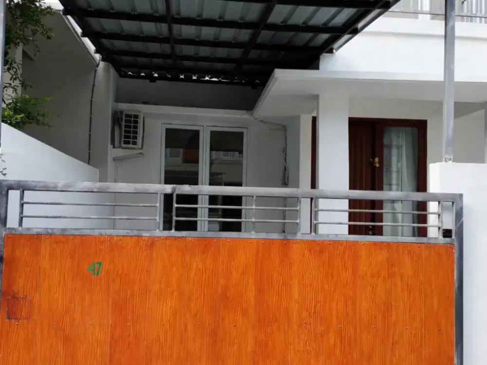 Rumah 2 Lantai Dekat Nuanu Ada Balkon dan Carport - SS