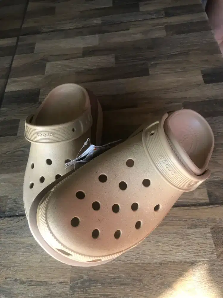 Jual Mega Crocs Coklat