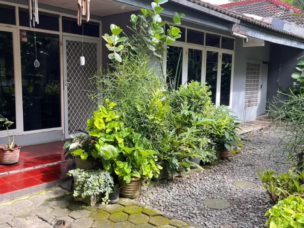 RUMAH BAGUS 2,5 LANTAI LINGKUNGAN ASRI NYAMAN SIAP HUNI DI LEMBAH BAJURI BANDUNG