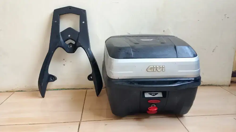 Set Box GIVI + Breket Vario 150 Old