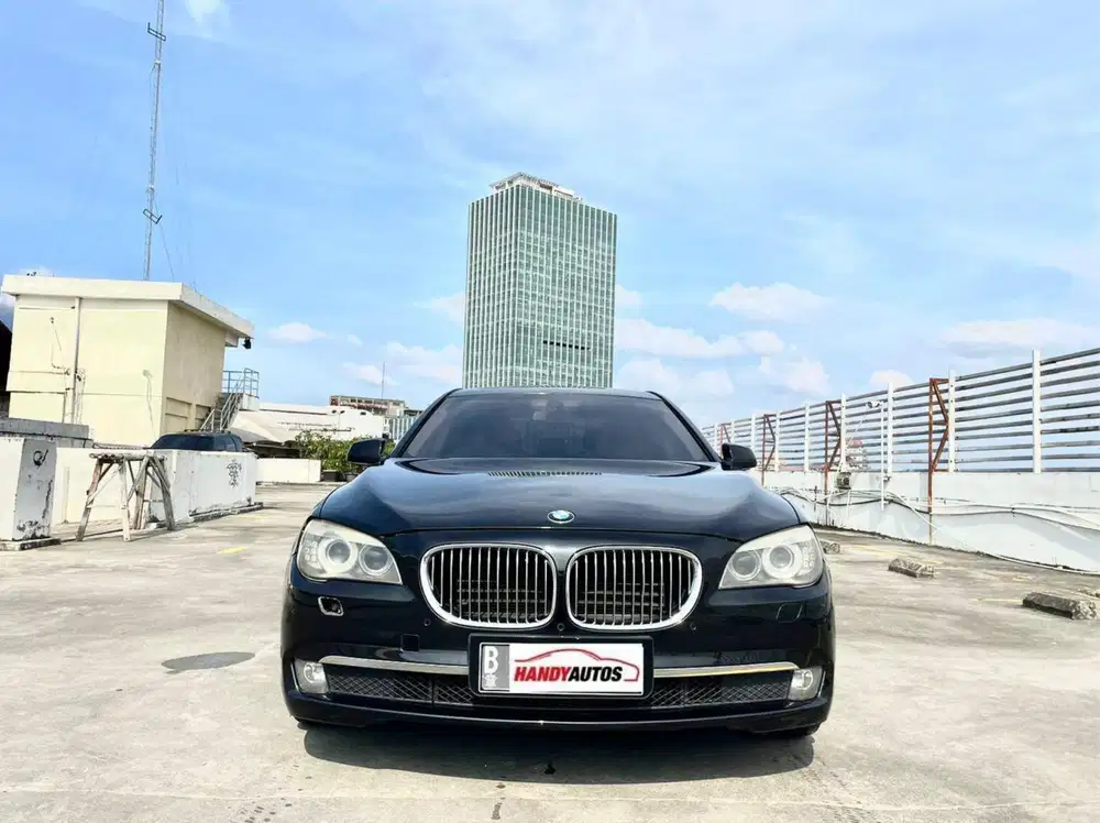 BMW 730li Tahun 2010 Automatic Hitam Metalik yang sangat terawat