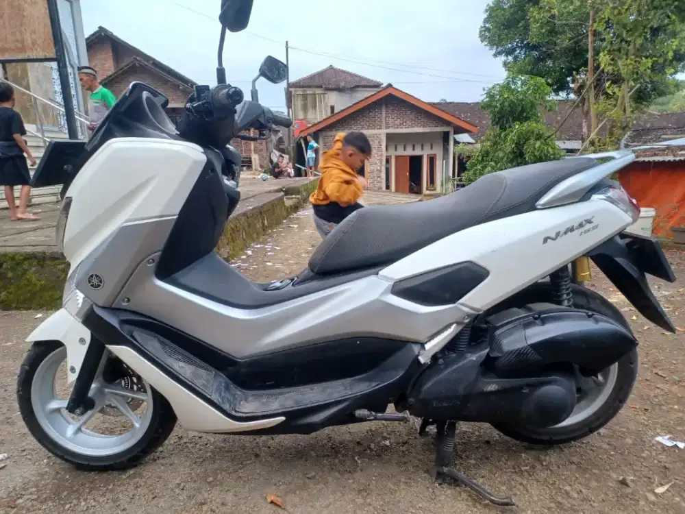 Nmax 2019 warna putih