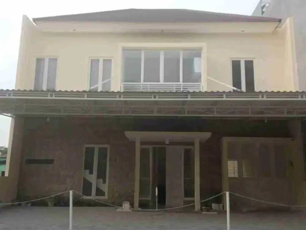 JUAL MURAH RUMAH CITRALAND AREA KOS DEKAT UNIVERSITAS CIPUTRA LUAS 240 SIAP HUNI BAGUS TERAWAT